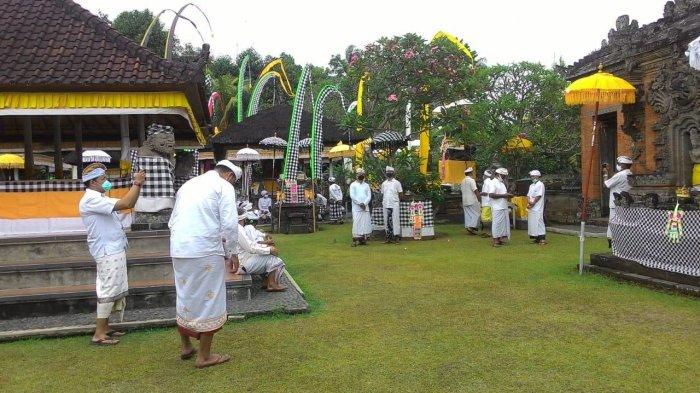 Umat Hindu Bali Rayakan Galungan dengan Protokol Adat Baru